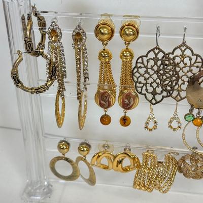 LOT 133: Pierced Earring Collection