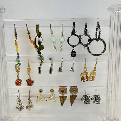 LOT 134: Pierced Earring Collection