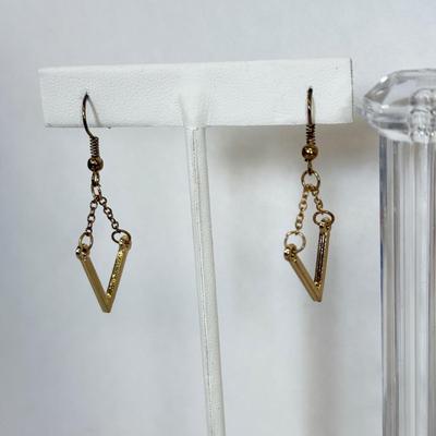 LOT 134: Pierced Earring Collection