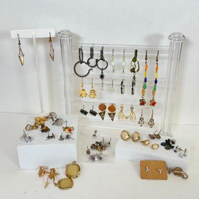 LOT 134: Pierced Earring Collection