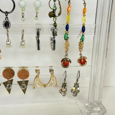 LOT 134: Pierced Earring Collection