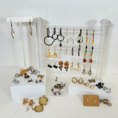 LOT 134: Pierced Earring Collection