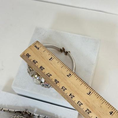 LOT 135: Ladies Watches: Majestron, Benrus & Bulova