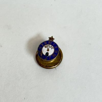 LOT 139: American Flag Pins, Army Ribbons & More