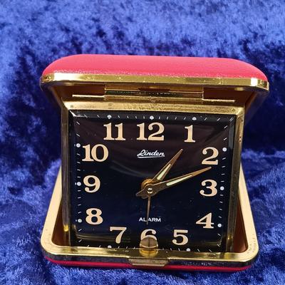 LOT 141: Vintage Keychains, Casino Coins & Travel Alarm Clocks