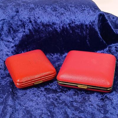 LOT 141: Vintage Keychains, Casino Coins & Travel Alarm Clocks