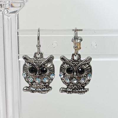 LOT 142: Vintage Owl Pendant Necklaces & Earrings