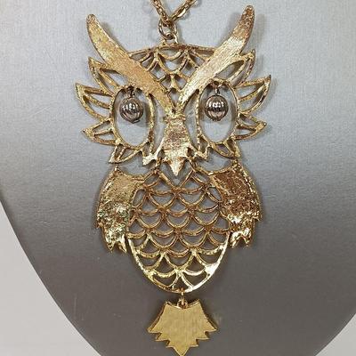LOT 142: Vintage Owl Pendant Necklaces & Earrings