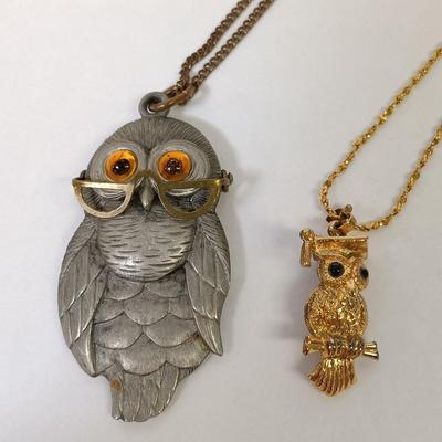 LOT 142: Vintage Owl Pendant Necklaces & Earrings