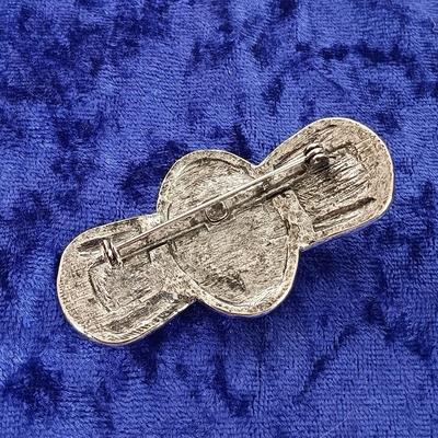 LOT 143: Vintage Costume Brooches and Plastic Belt