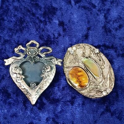 LOT 143: Vintage Costume Brooches and Plastic Belt