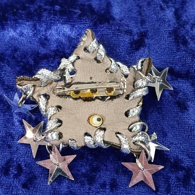 LOT 143: Vintage Costume Brooches and Plastic Belt