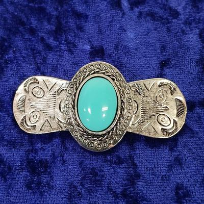 LOT 143: Vintage Costume Brooches and Plastic Belt