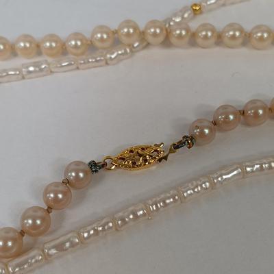 LOT 144: Large Collection of Feaux Pearl / Freshwater Pearl Necklaces, Bracelets & Earrings