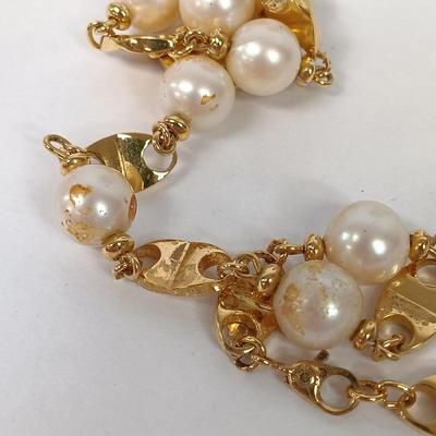 LOT 144: Large Collection of Feaux Pearl / Freshwater Pearl Necklaces, Bracelets & Earrings
