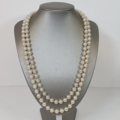 LOT 144: Large Collection of Feaux Pearl / Freshwater Pearl Necklaces, Bracelets & Earrings