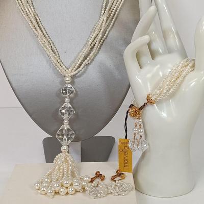 LOT 144: Large Collection of Feaux Pearl / Freshwater Pearl Necklaces, Bracelets & Earrings