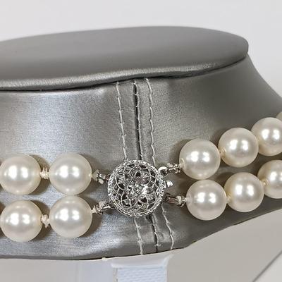 LOT 144: Large Collection of Feaux Pearl / Freshwater Pearl Necklaces, Bracelets & Earrings
