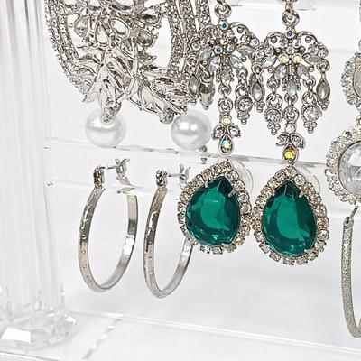 LOT 146: Silver-Tone Costume Jewelry