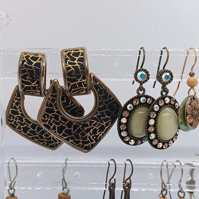 LOT 148: Vintage Costume Jewelry Earrings