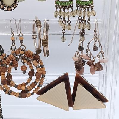 LOT 148: Vintage Costume Jewelry Earrings