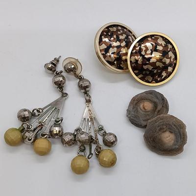 LOT 148: Vintage Costume Jewelry Earrings