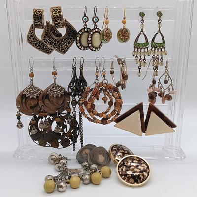 LOT 148: Vintage Costume Jewelry Earrings