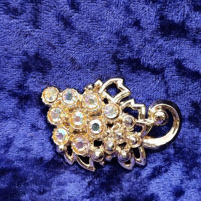 LOT 150: Antique Handpainted Porcelain Brooch, Artisan Brooch Pendant on Avon Chain & Vintage Costume Brooches