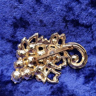 LOT 150: Antique Handpainted Porcelain Brooch, Artisan Brooch Pendant on Avon Chain & Vintage Costume Brooches