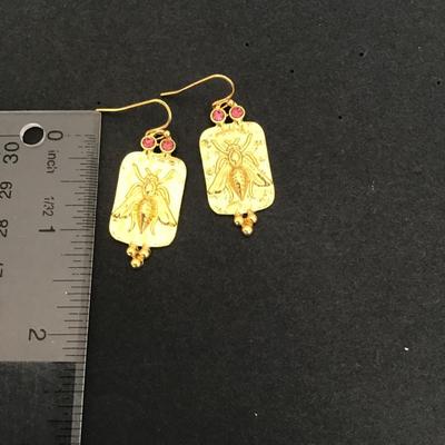 Sale Photo Thumbnail #192: Gold tone bee fashion earrings
