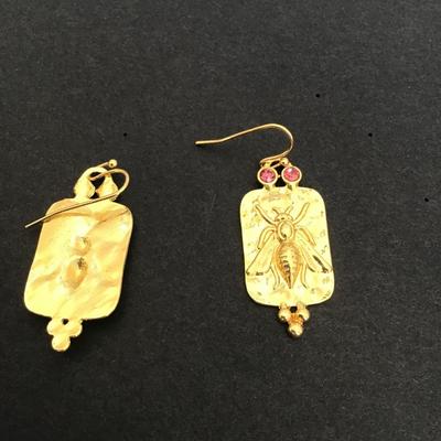 Sale Photo Thumbnail #191: Gold tone bee fashion earrings