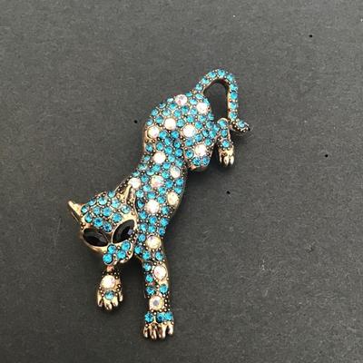 Sale Photo Thumbnail #204: Beautiful Multi Colored rhinestone leopard brooch 
Please see attached photos