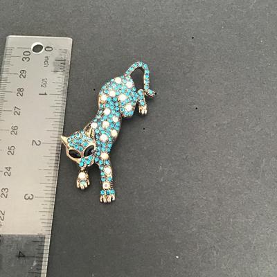 Sale Photo Thumbnail #205: Beautiful Multi Colored rhinestone leopard brooch 
Please see attached photos