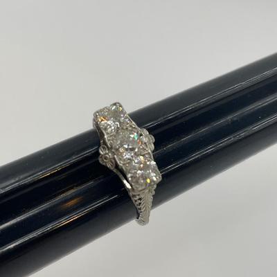 18k white gold Antique diamond ring