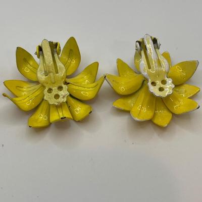 Vintage yellow enamel brooch and clip on earrings