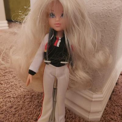 2009 MGA Moxie Girls Avery