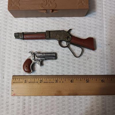 2 SMALL MODEL GUNS