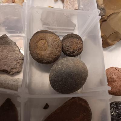 FOSSILS, PARTIAL ARROW HEADS AND NATIVE AMERICAN ARTIFACTS