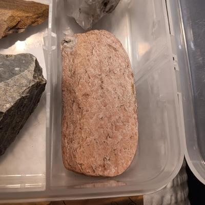 FOSSILS, PARTIAL ARROW HEADS AND NATIVE AMERICAN ARTIFACTS