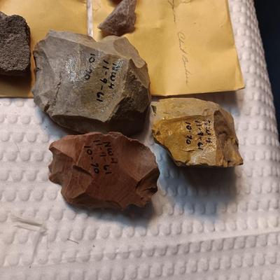 FOSSILS, PARTIAL ARROW HEADS AND NATIVE AMERICAN ARTIFACTS