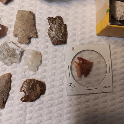 PARTIAL ARROW HEADS AND NATIVE AMERICAN ARTIFACTS
