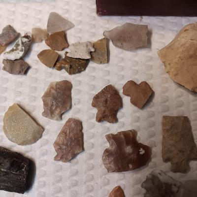 PARTIAL ARROW HEADS AND NATIVE AMERICAN ARTIFACTS