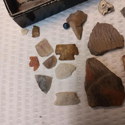 PARTIAL ARROW HEADS AND NATIVE AMERICAN ARTIFACTS