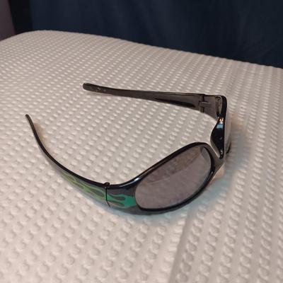 SUNGLASSES WITH GREEN FLAMES