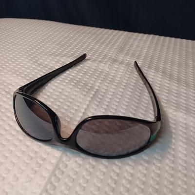 SUNGLASSES WITH GREEN FLAMES