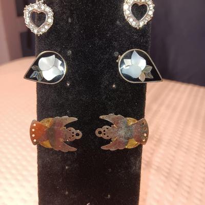 VINTAGE CLIP ON EARRINGS