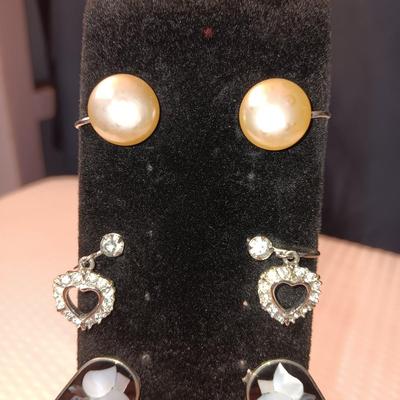 VINTAGE CLIP ON EARRINGS