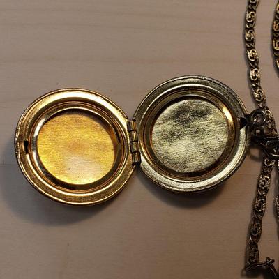 Sterling Pendants, Robert Rose, Matching Stone Necklace and Earrings (ST-KD)