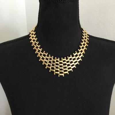 Beautiful very nice vintage, gold toned statement, necklace