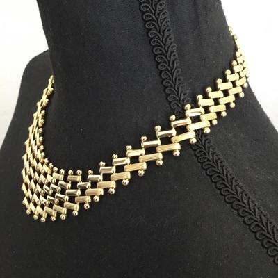 Beautiful very nice vintage, gold toned statement, necklace